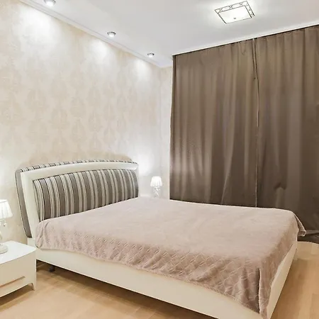 3 Lux Centr Ploshad Podeby * Minsk